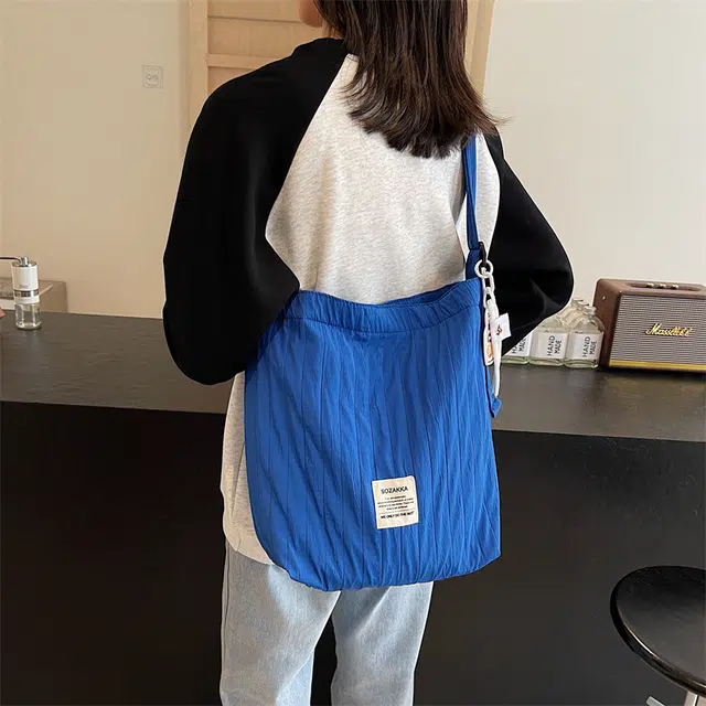 垣途者 休闲简约日常通勤时尚百搭 帆布 帆布单肩斜挎包 女款 红色白色蓝色粉色