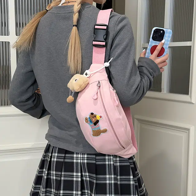 垣途者 日系可爱腊肠狗学生斜挎包 尼龙 胸包 女款 多色