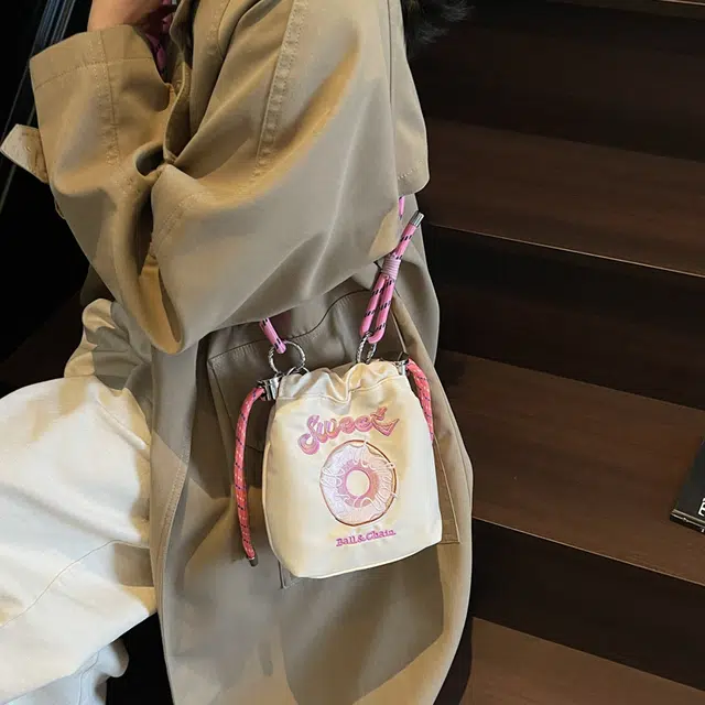 垣途者 韩系小众可爱百搭甜甜圈撞色 布 水桶包斜挎单肩包 女款 多色