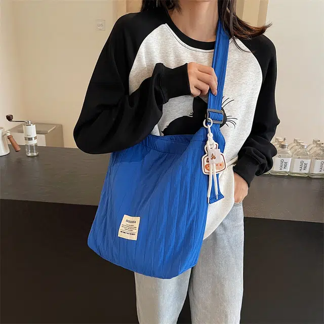 垣途者 休闲简约日常通勤时尚百搭 帆布 帆布单肩斜挎包 女款 红色白色蓝色粉色