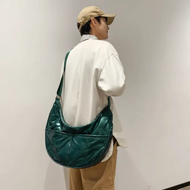 垣途者 潮牌复古秋冬服包韩版大容量单肩包 珠光棉 斜挎包 男女同款情侣款 多色