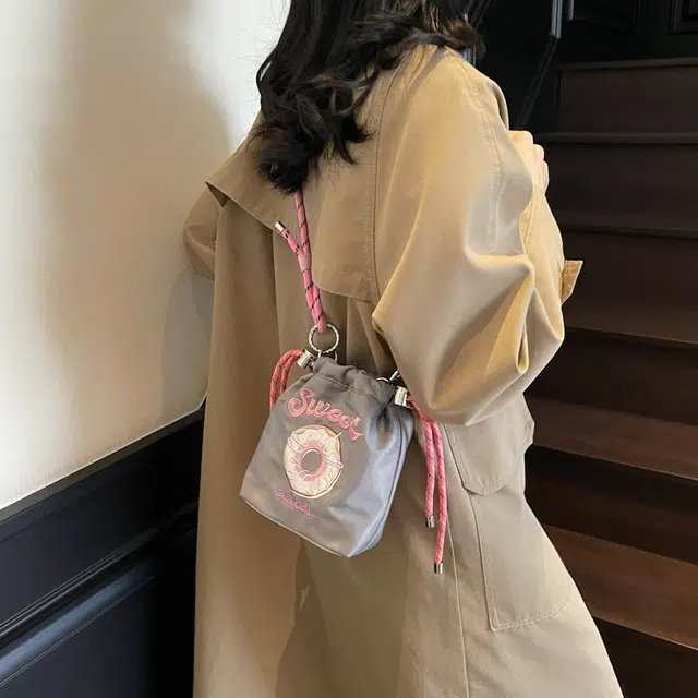 垣途者 韩系小众可爱百搭甜甜圈撞色 布 水桶包斜挎单肩包 女款 多色