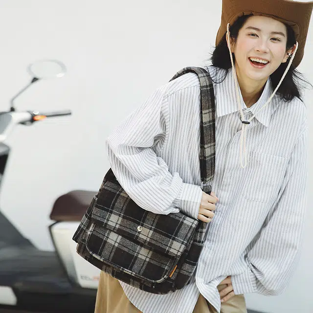 垣途者 邮差包学生上课 尼龙 单肩斜挎包 常规 女款 红色/蓝色