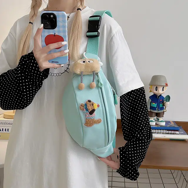 垣途者 日系可爱腊肠狗学生斜挎包 尼龙 胸包 女款 多色