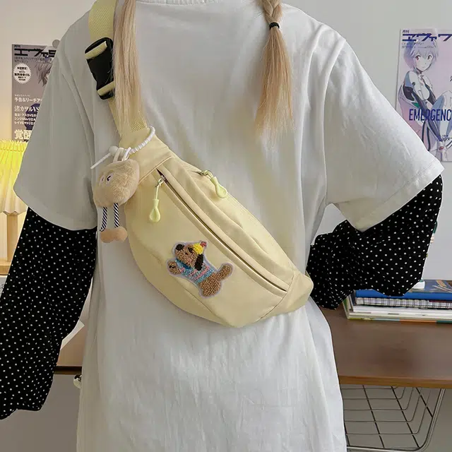 垣途者 日系可爱腊肠狗学生斜挎包 尼龙 胸包 女款 多色