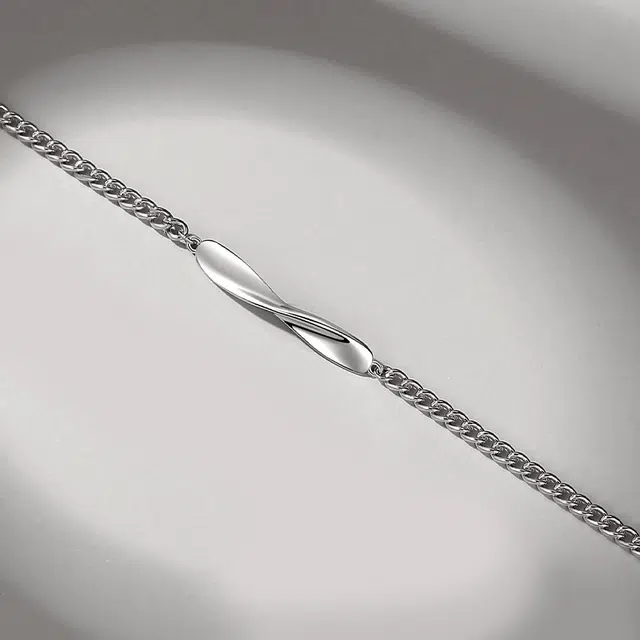 925