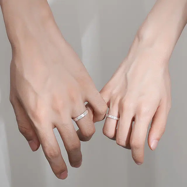 925