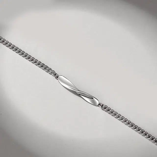 925