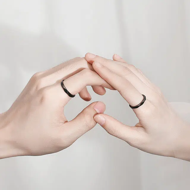 925