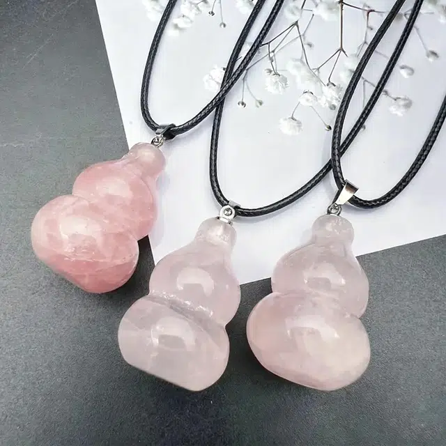 琢玉居 粉嫩小葫芦 新中式国潮 招财 转运上岸 平安喜乐 轻奢温婉 简约百搭显白#好运 琉璃 玉石吊坠 女款