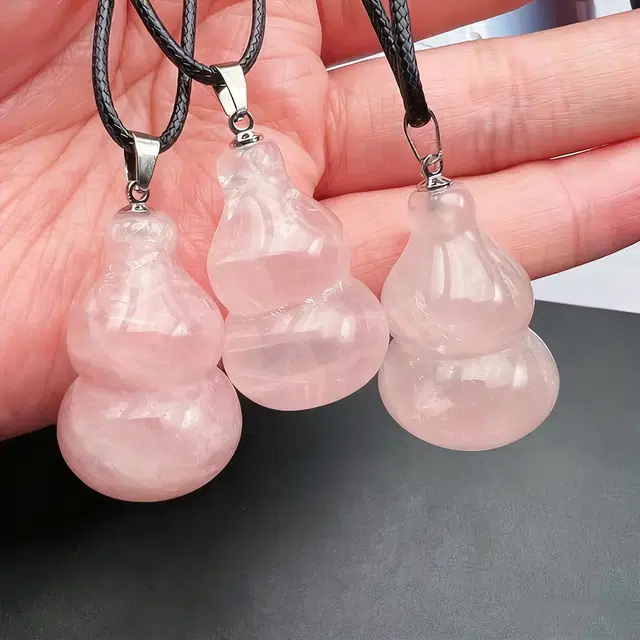 琢玉居 粉嫩小葫芦 新中式国潮 招财 转运上岸 平安喜乐 轻奢温婉 简约百搭显白#好运 琉璃 玉石吊坠 女款