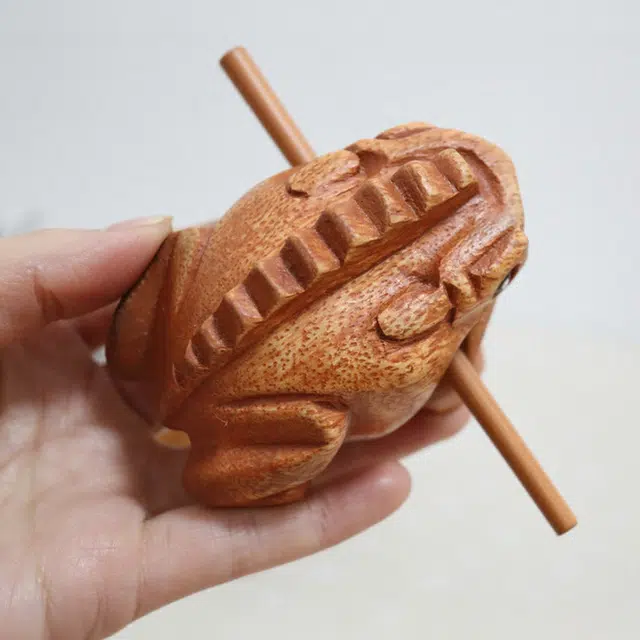 【可发声 听取蛙声一片】 琢玉居 青蛙木雕 手工雕刻 木鱼 创意发声玩具 柴木 摆件 男女同款情侣款