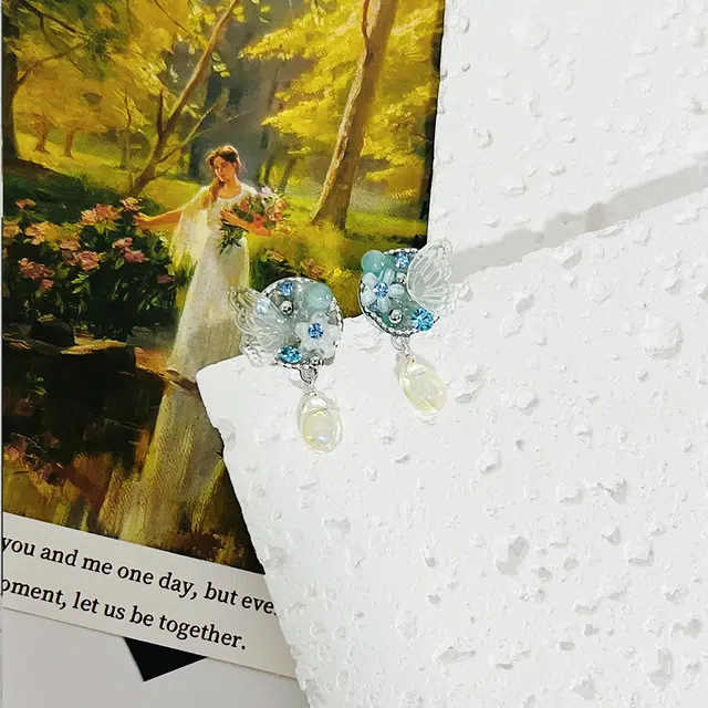 817
