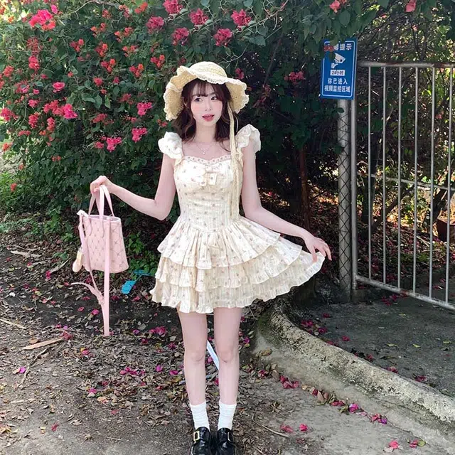 困住大象 芭蕾风甜美碎花风在逃公主小飞袖夏季小个子收腰蓬蓬袖短款短袖连衣裙 女款 杏色