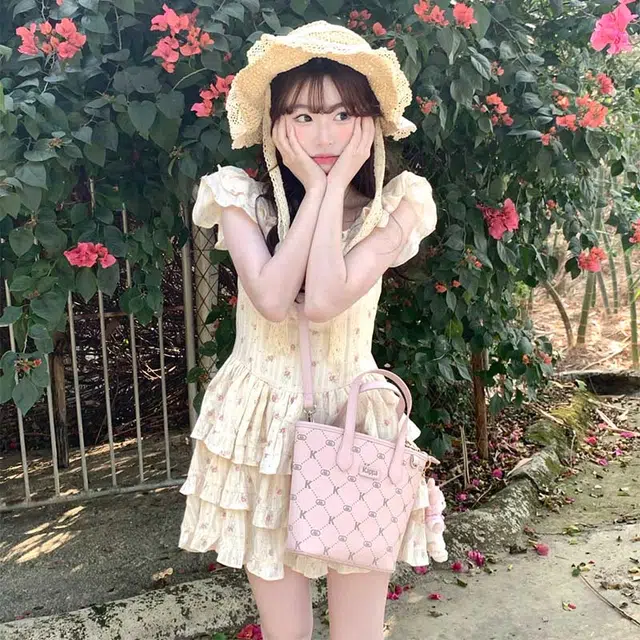 困住大象 芭蕾风甜美碎花风在逃公主小飞袖夏季小个子收腰蓬蓬袖短款短袖连衣裙 女款 杏色
