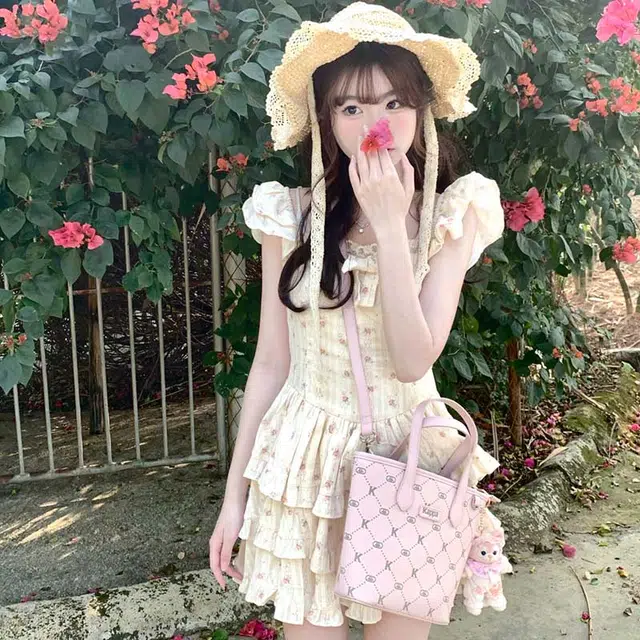 困住大象 芭蕾风甜美碎花风在逃公主小飞袖夏季小个子收腰蓬蓬袖短款短袖连衣裙 女款 杏色