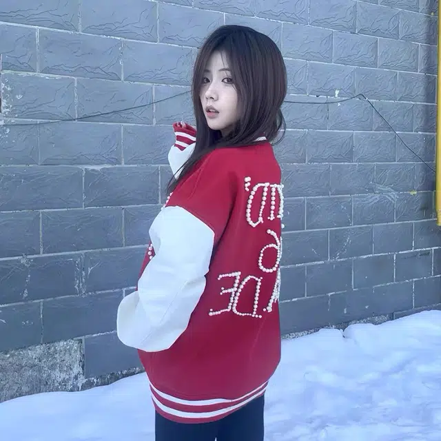 花蔓色 美式复古字母珍珠条纹小众拼接设计感棒球服 男女同款 红色