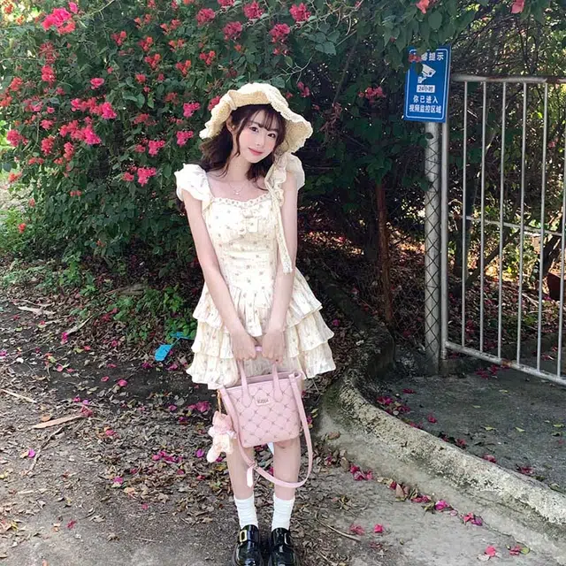 困住大象 芭蕾风甜美碎花风在逃公主小飞袖夏季小个子收腰蓬蓬袖短款短袖连衣裙 女款 杏色