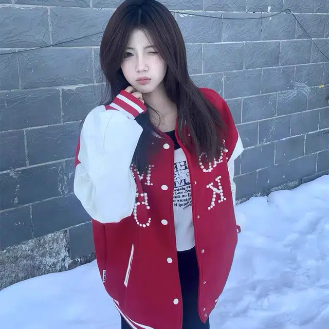 花蔓色 美式复古字母珍珠条纹小众拼接设计感棒球服 男女同款 红色