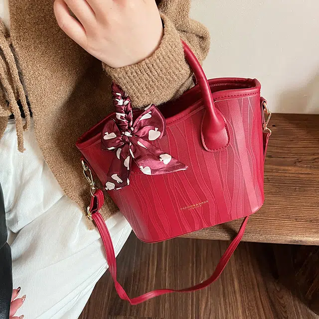 PINK·LAND Handbag Red
