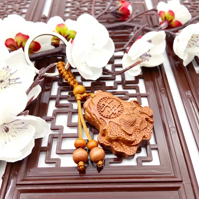 耳玺 新中式雕刻平安白菜配饰吉祥如意国潮纳福招财平安顺遂#好运#吉祥 桃木 挂件 男女同款情侣款