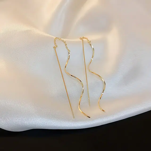 925