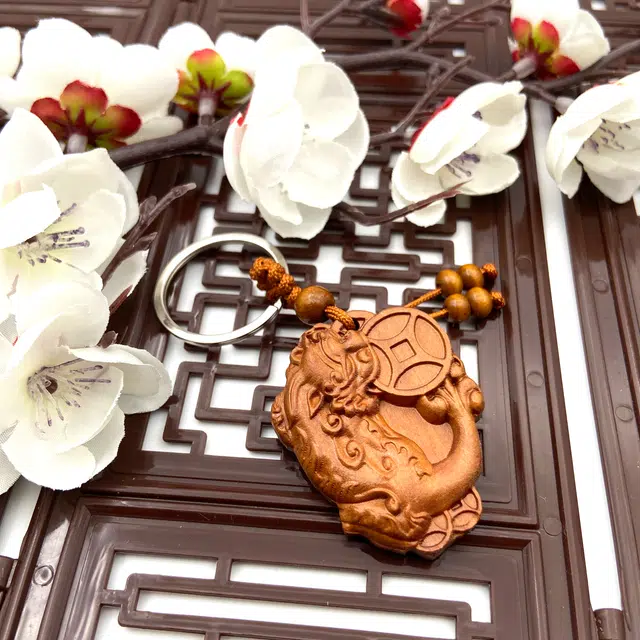 耳玺 新中式好运连连雕刻貔貅配饰吉祥如意国潮纳福招财平安顺遂#好运#吉祥 桃木 挂件 男女同款情侣款
