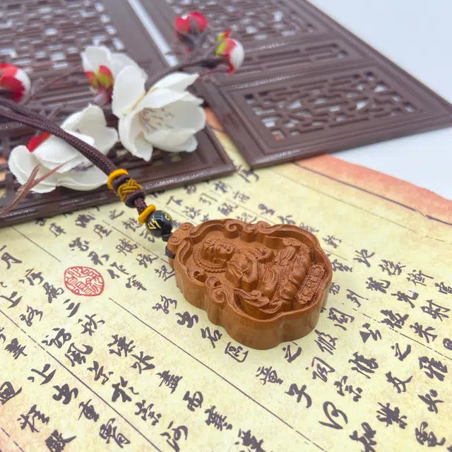 耳玺 好运连连吉祥如意国潮新中式复古小众设计招财纳福助力学业事业六字真言#好运#吉祥 桃木 项链 男女同款情侣款