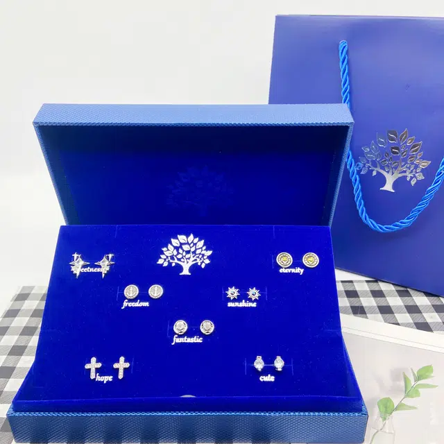 耳玺 美式复古高街嘻哈耳饰小清新氛围感花朵日常轻奢配饰 多色水晶 耳钉 男女同款情侣款