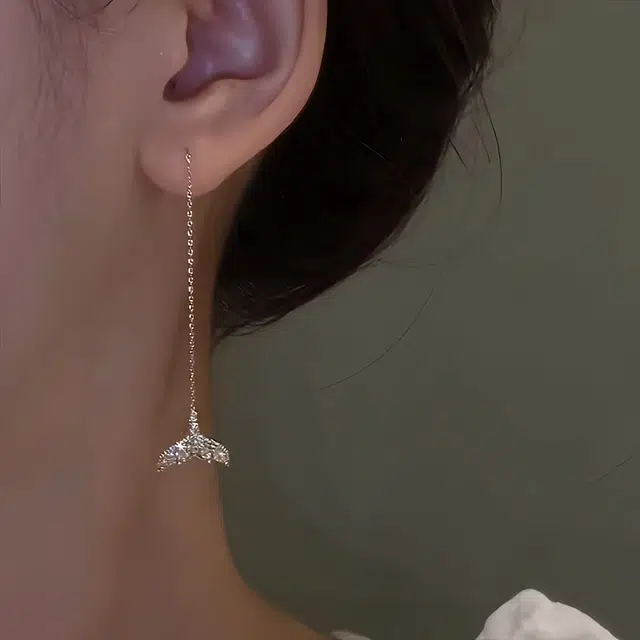 925