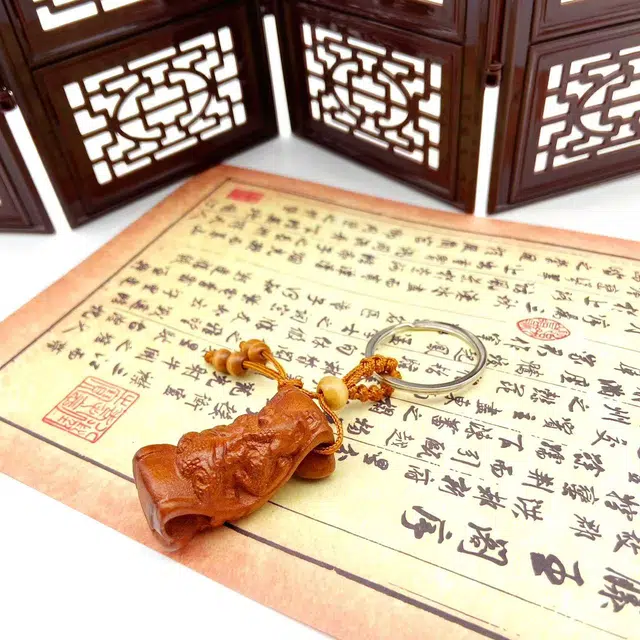 耳玺 雕刻貔貅配饰中式好运连连吉祥如意新中式国潮纳福招财平安顺遂#好运#吉祥 桃木 钥匙扣 男女同款情侣款