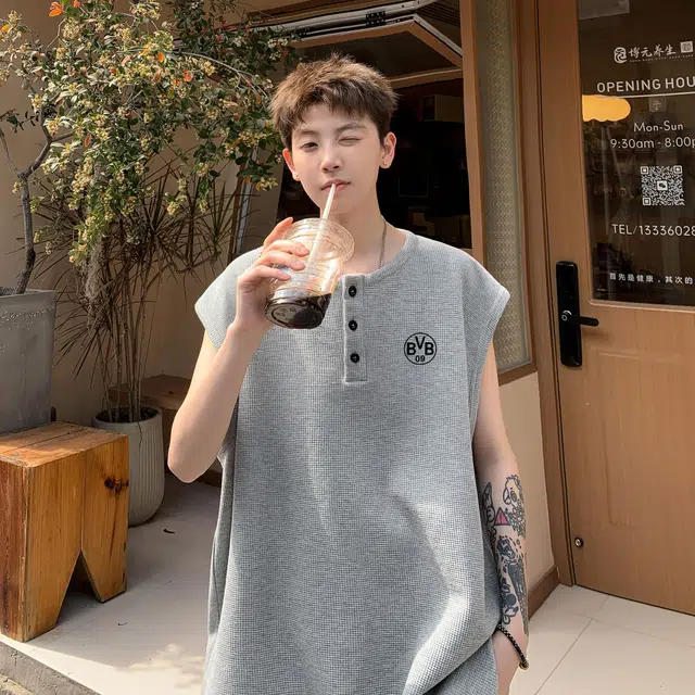 普鲁士多特蒙德 小众设计感纯色无袖坎肩宽松百搭时尚上衣潮流简约印花背心 男款