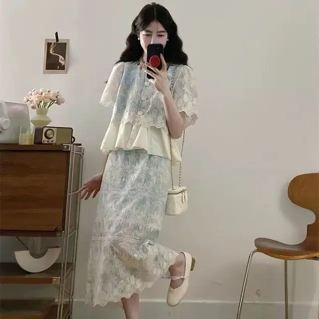 COMMA GIRL