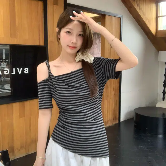COMMA GIRL T