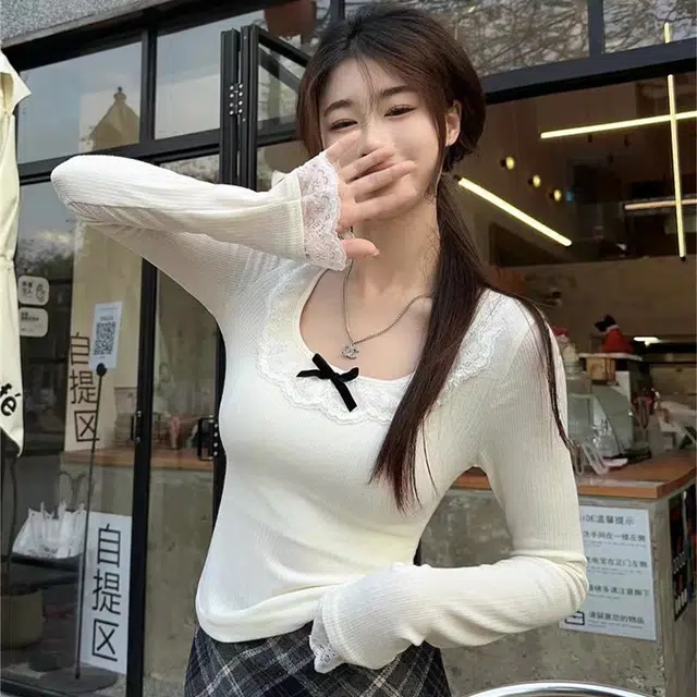 COMMA GIRL T