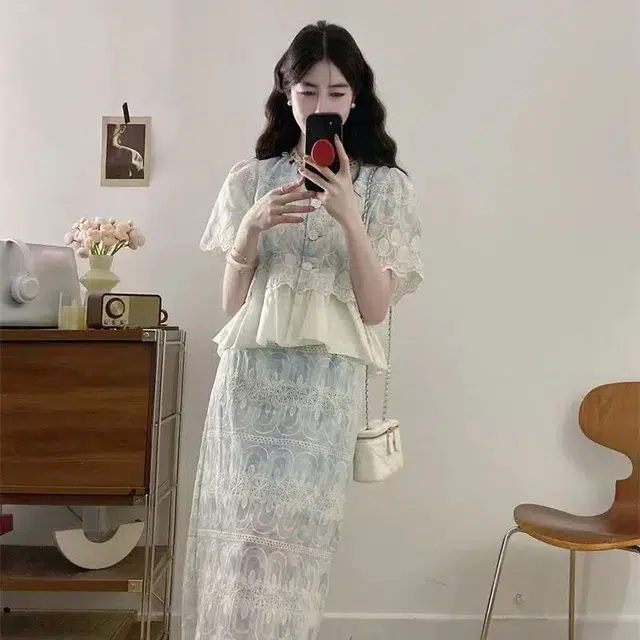 COMMA GIRL
