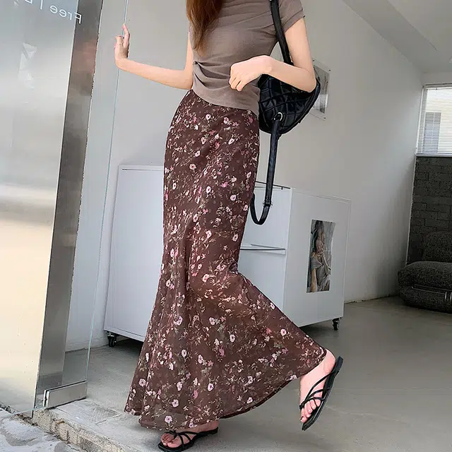 COMMA GIRL 77a