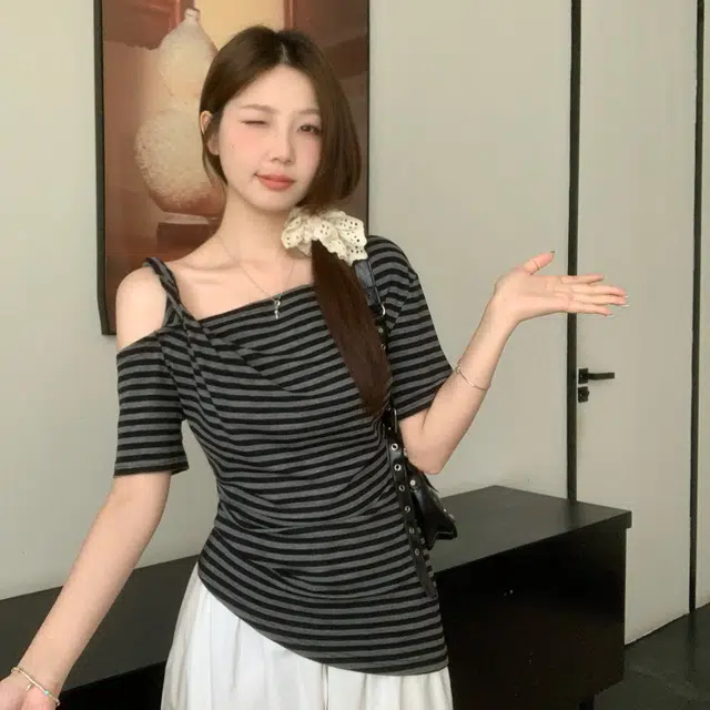 COMMA GIRL T
