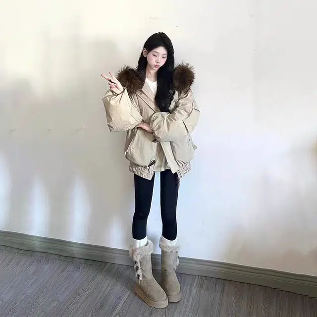 COMMA GIRL