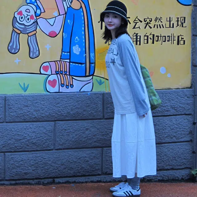 COMMA GIRL T