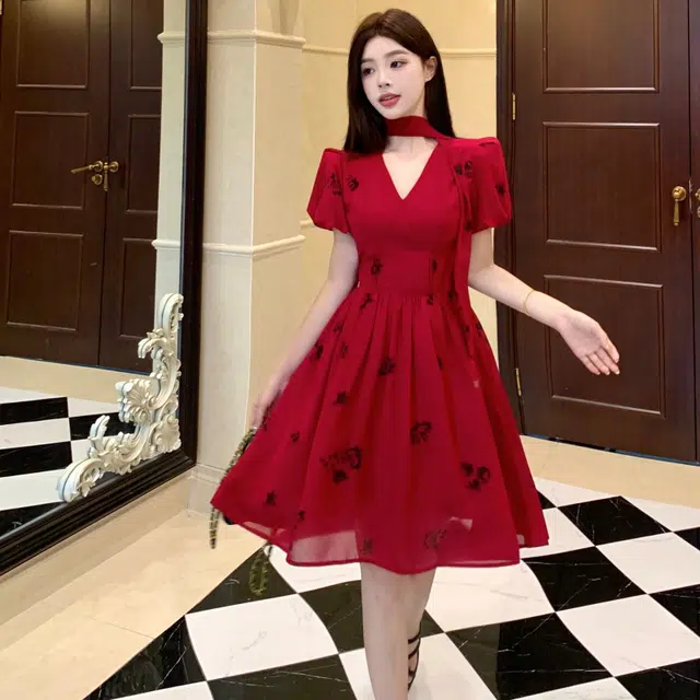 COMMA GIRL MMV
