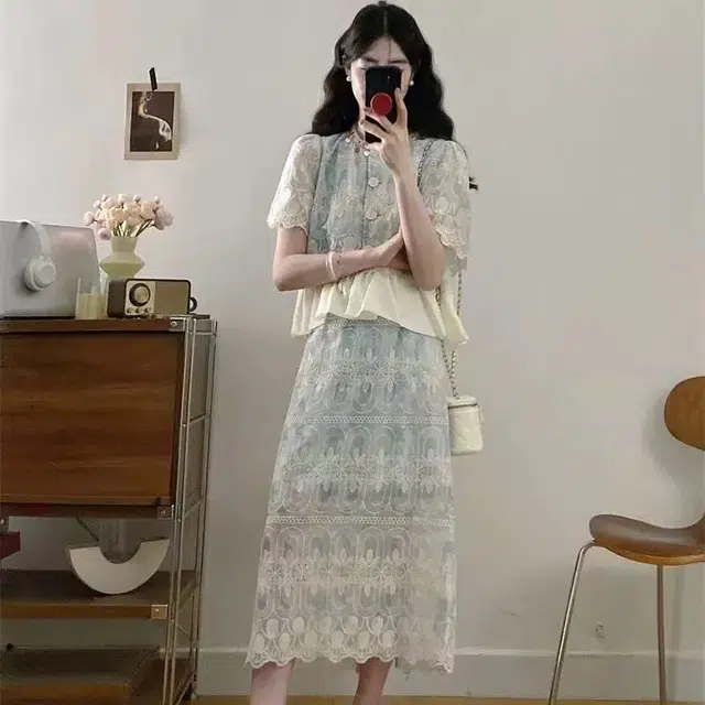 COMMA GIRL