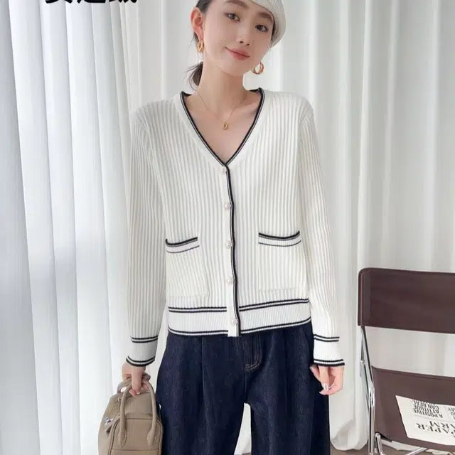 COMMA GIRL MMV2025