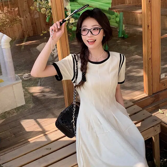 COMMA GIRL