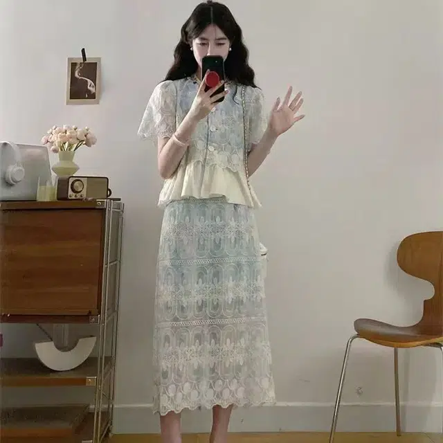 COMMA GIRL