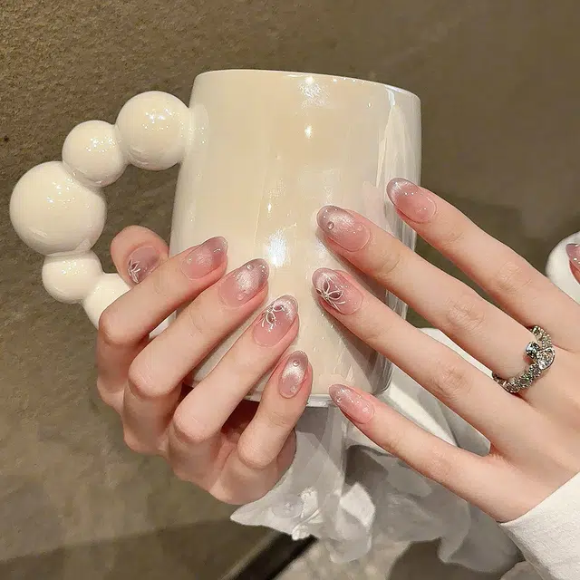 京婵雪 蝴蝶冰透爱心  穿戴甲 椭圆法式裸色 猫眼