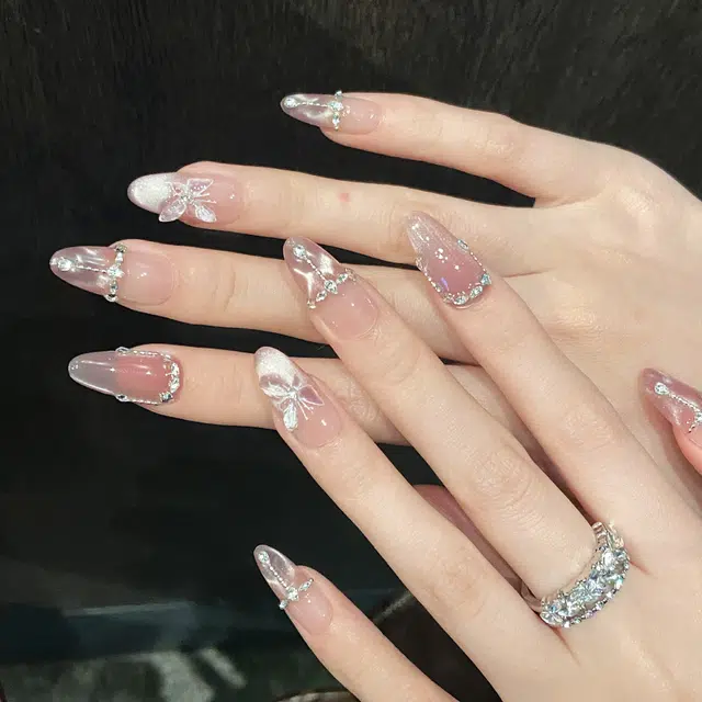 京婵雪 蝶光萦绕波光粼粼  穿戴甲 杏仁中梯清透裸色 猫眼