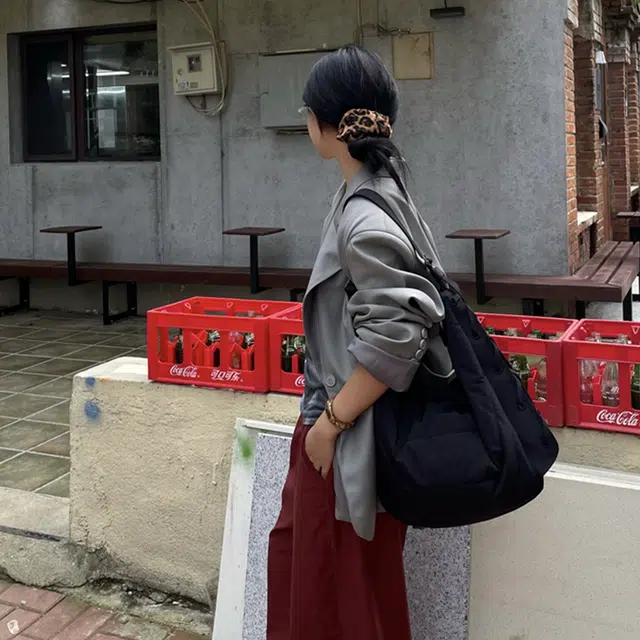 雅鹿 高级感流浪牛角包时尚潮流上班族通勤潮酷饺子包 牛津布 手提斜挎单肩包 常规 男女同款情侣款 黑色/咖啡色/杏色