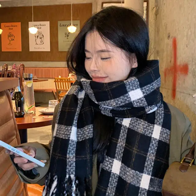 雅鹿 秋冬季韩版格纹保暖加厚中长款外搭仿羊绒流苏披肩户外出行防寒护颈百搭 聚酯纤维 绒线围巾 男女同款情侣款 礼盒装