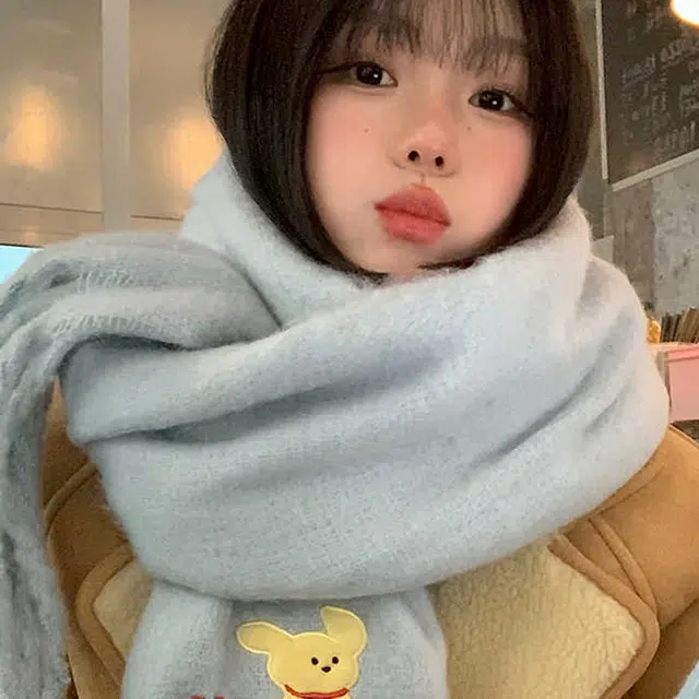 雅鹿 卡通可爱小狗保暖加厚显白流苏针织围脖秋冬季高级感复古百搭学生防寒护颈毛绒披肩 涤纶 绒线围巾 男女同款情侣款 礼盒装